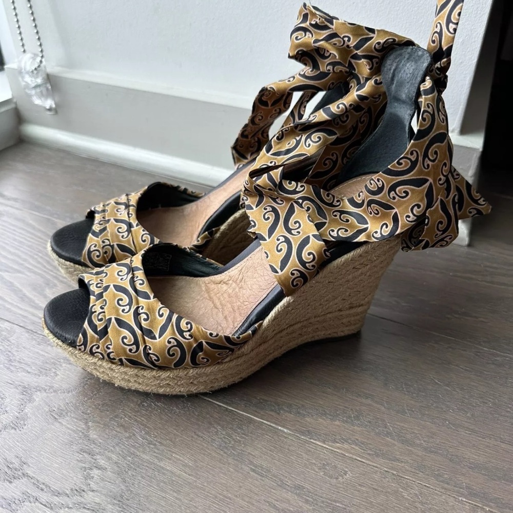 UGG W Lucianna Marrakech Platform Wedge Sandals With Bow US Size 8